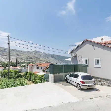 House Lisica Srinjine